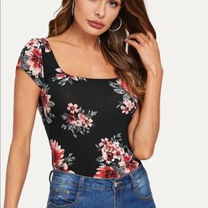 Scoop neck floral tee